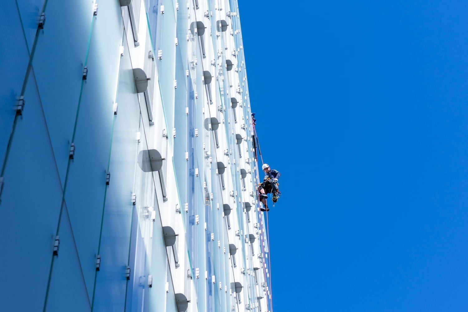 CQP 1 Cordiste vs Formation IRATA : Quelles différences pour se former sur corde ? Comment choisir sa formation de cordiste ?